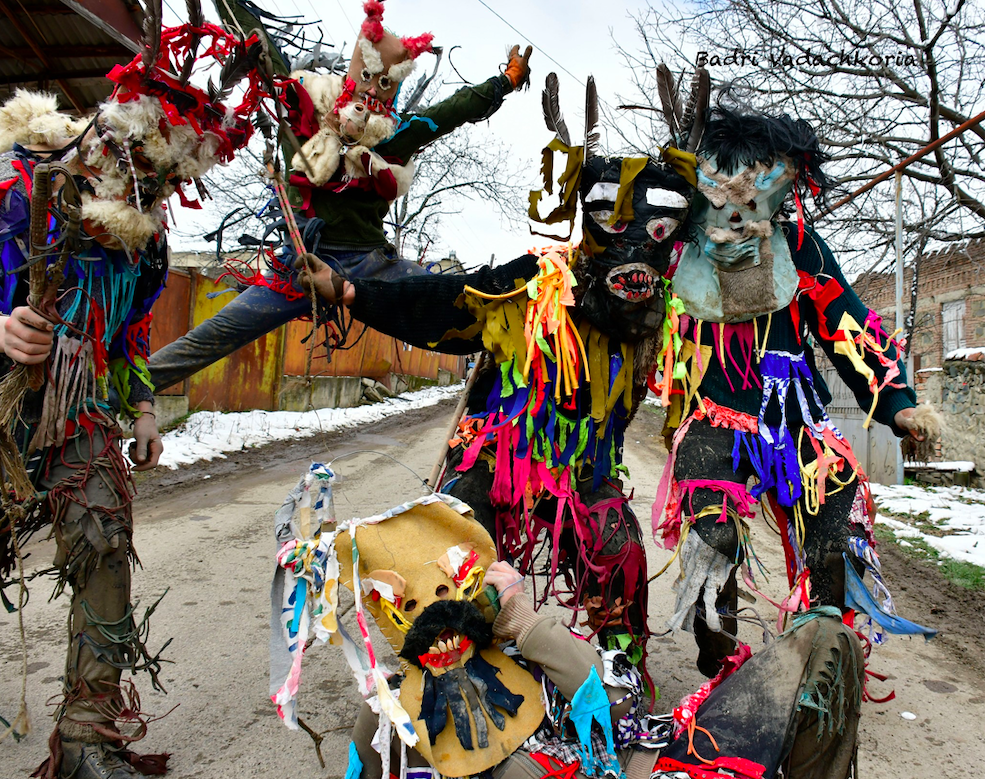 Ayollar hojatxonasida yashirin kamera Kokrakni sorish natijasida orgazm